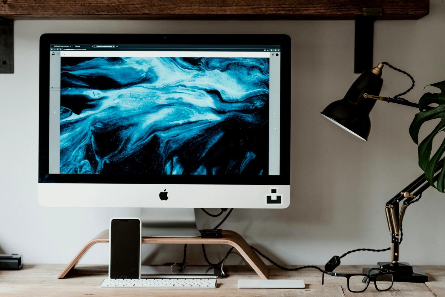 Nahaufnahme von Finanzunterlagen und Notizen